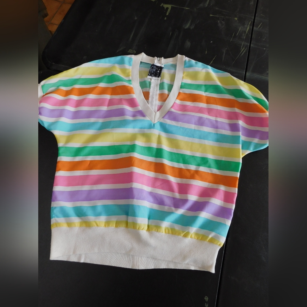 VINTAGE - Colorful Striped Cropped Shirt